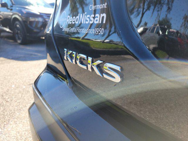 2023 Super Black Nissan Kicks