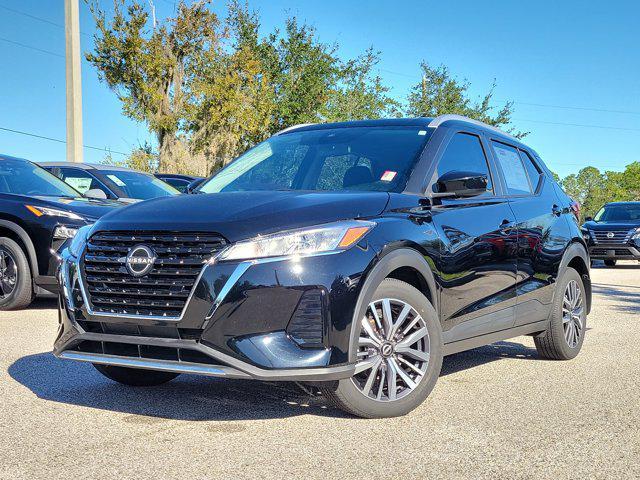 2023 Super Black Nissan Kicks