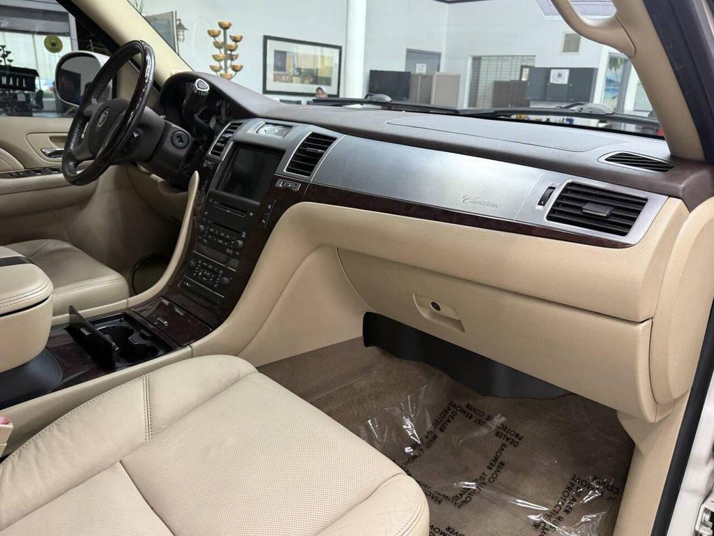 used 2009 Cadillac Escalade car, priced at $14,987