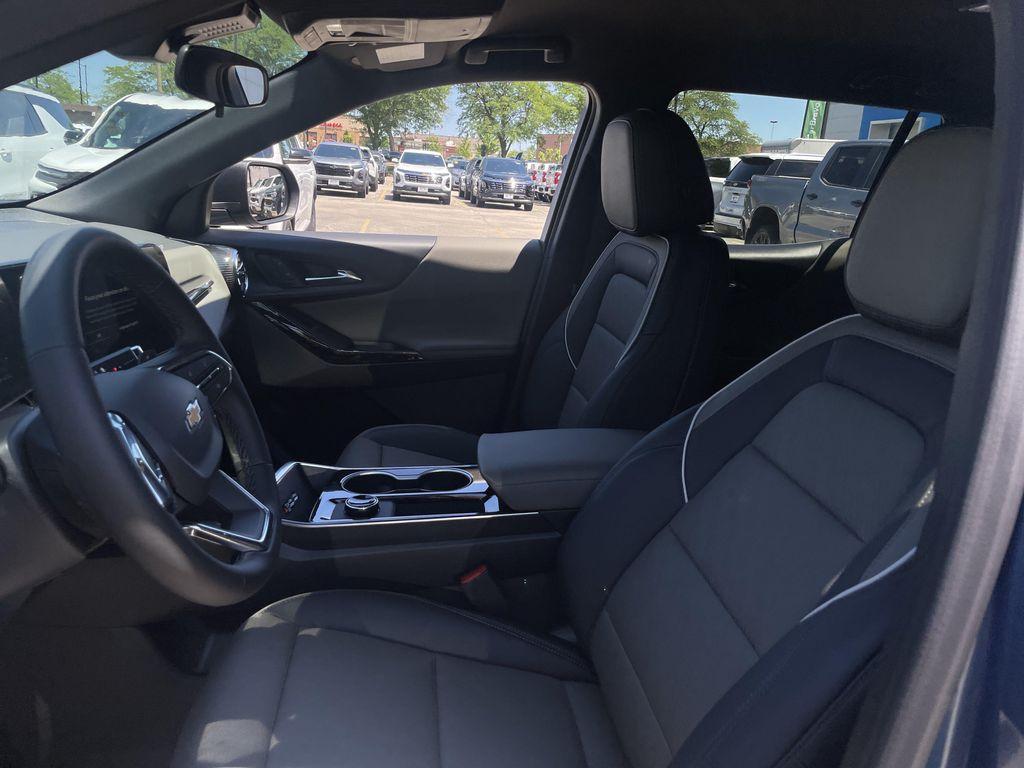 new 2026 Chevrolet Equinox car, priced at $32,703