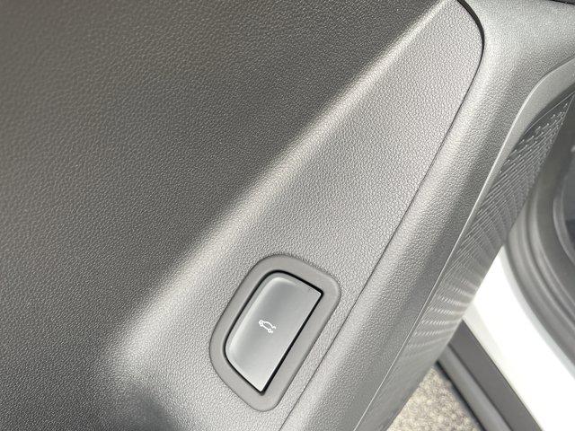 new 2026 Chevrolet Traverse car, priced at $43,130