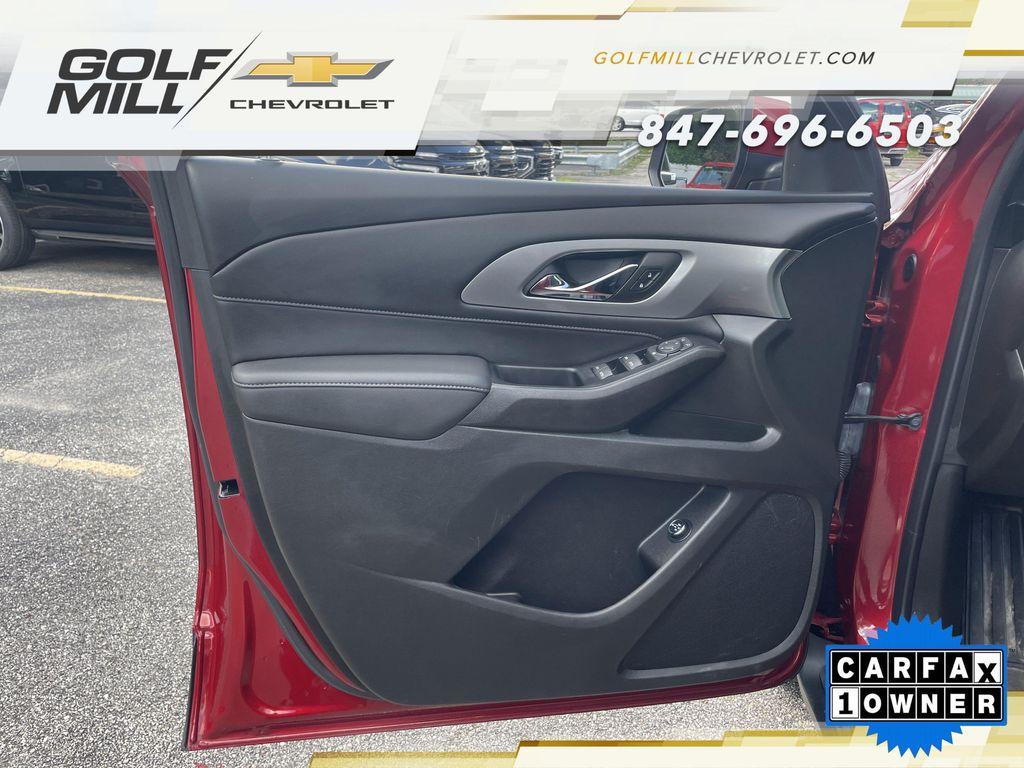 used 2023 Chevrolet Traverse car, priced at $30,657