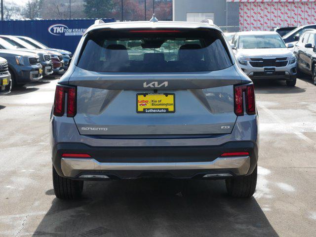 used 2025 Kia Sorento car, priced at $31,995