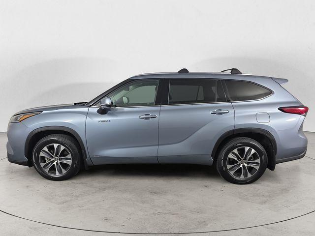 used 2020 Toyota Highlander Hybrid car, priced at $33,995