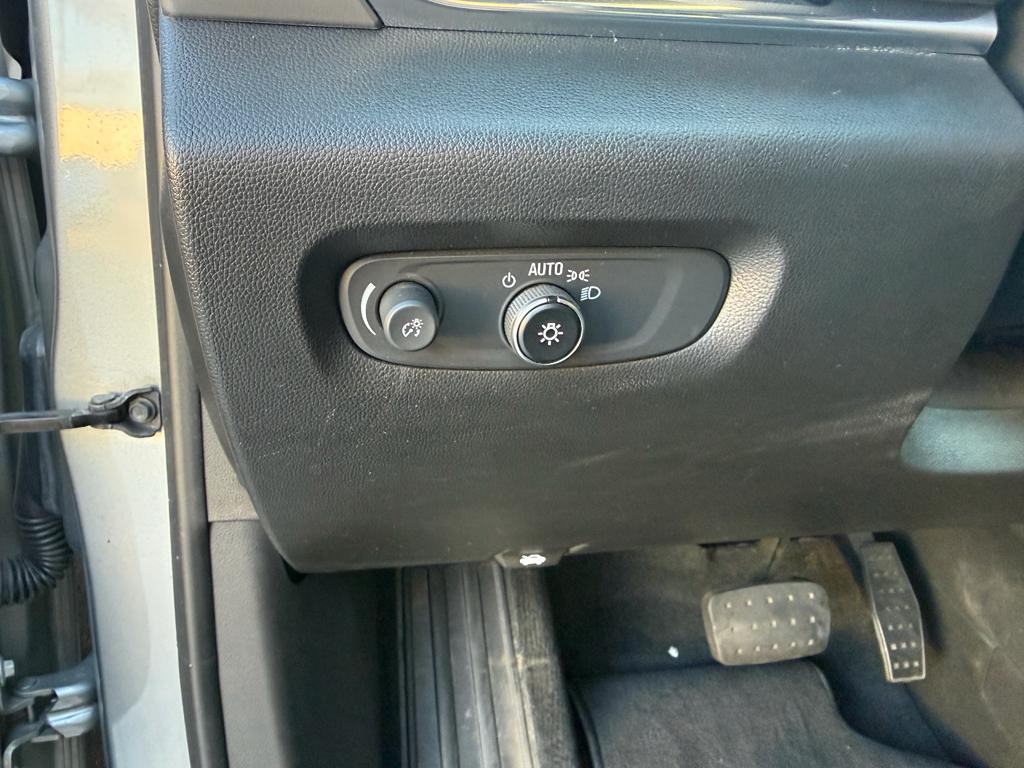 used 2023 Chevrolet Traverse car, priced at $26,790