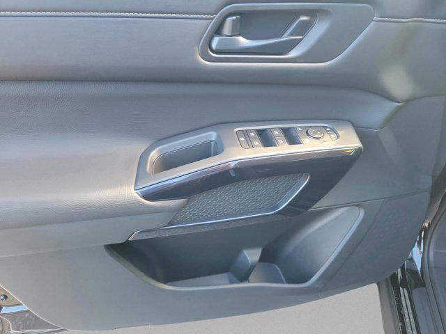 new 2025 Nissan Pathfinder car, priced at $34,012