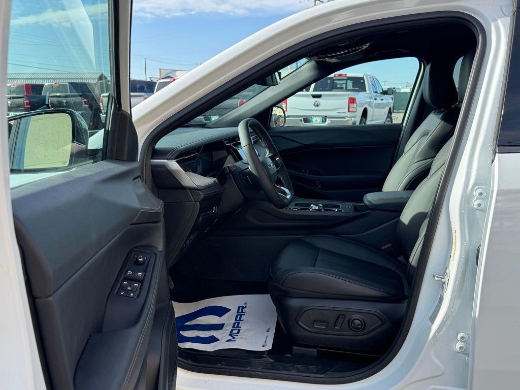 new 2026 Jeep Cherokee car, priced at $40,102