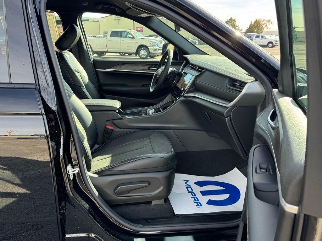 new 2026 Jeep Grand Cherokee car, priced at $47,651