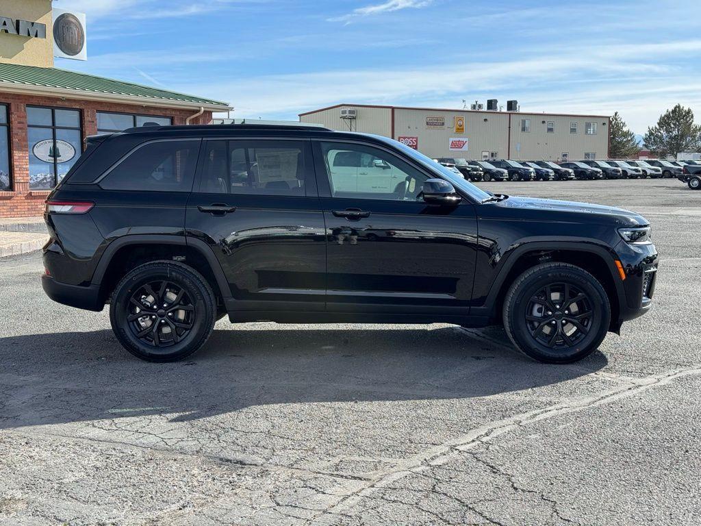 new 2026 Jeep Grand Cherokee car, priced at $47,651