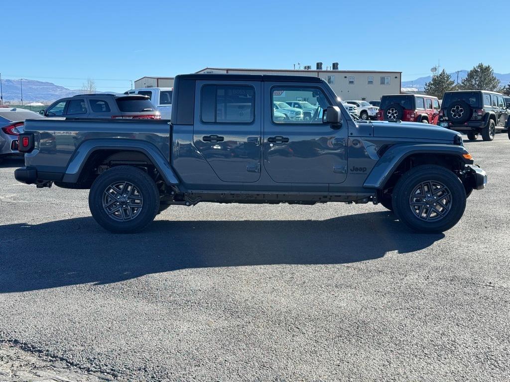 new 2025 Jeep Gladiator car, priced at $45,113