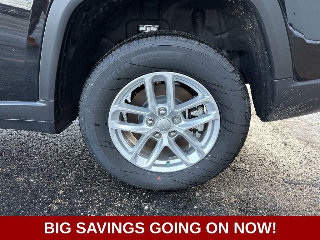 new 2025 Jeep Grand Cherokee car, priced at $39,394