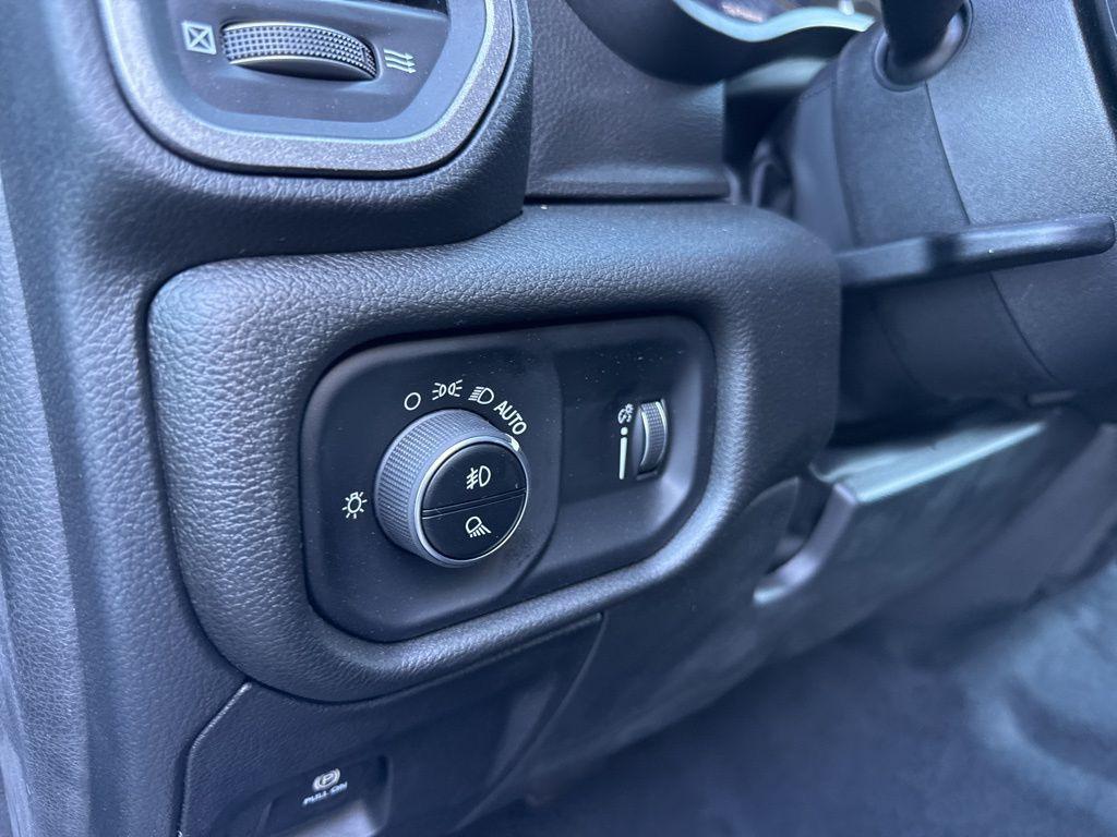 new 2025 Ram 1500 car, priced at $47,552