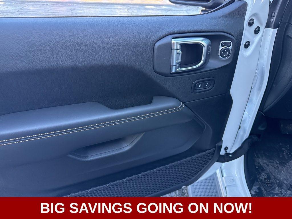 new 2025 Jeep Wrangler car, priced at $52,076