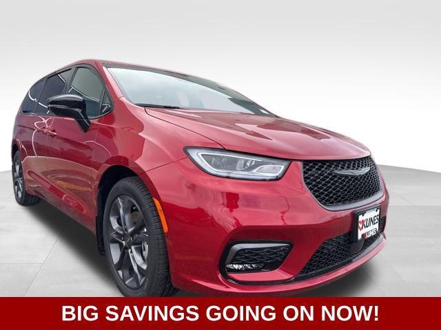 new 2026 Chrysler Pacifica car, priced at $40,688