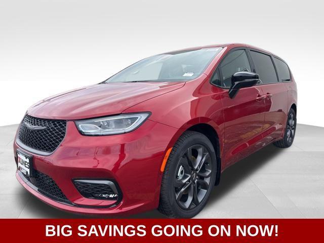 new 2026 Chrysler Pacifica car, priced at $40,688