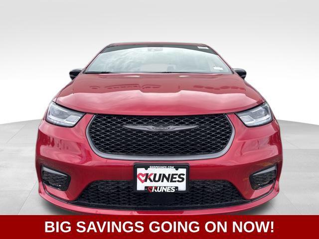 new 2026 Chrysler Pacifica car, priced at $40,688