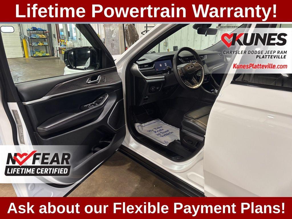 used 2025 Jeep Grand Cherokee car, priced at $39,977