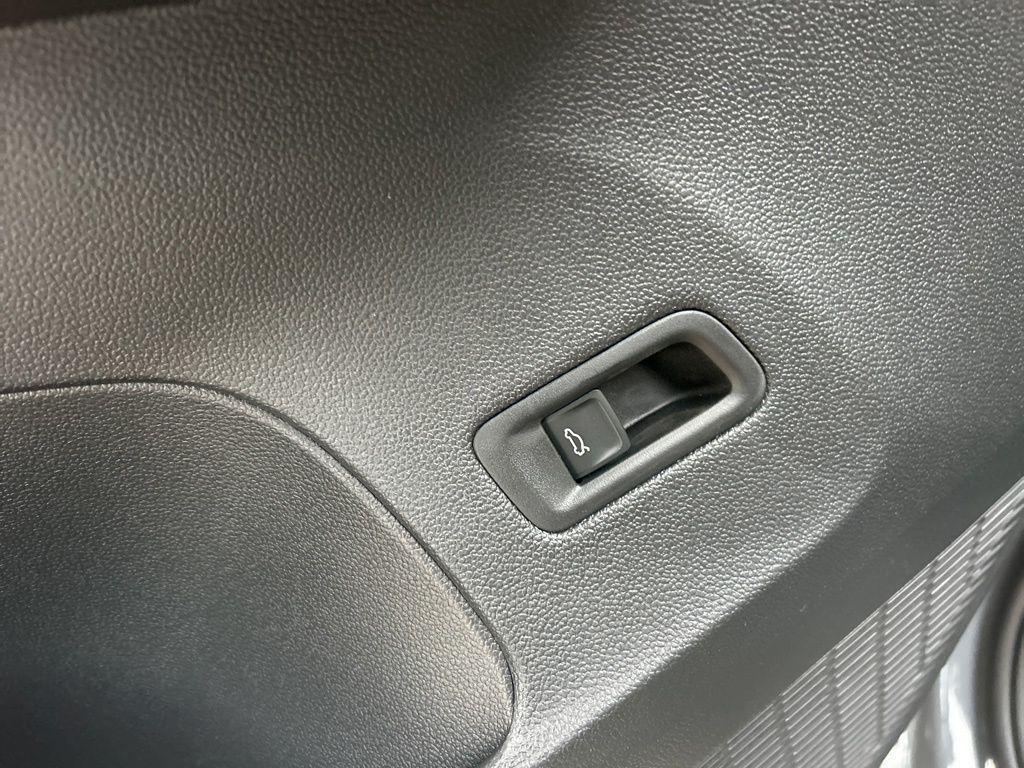 new 2026 Volkswagen Atlas Cross Sport car, priced at $46,311