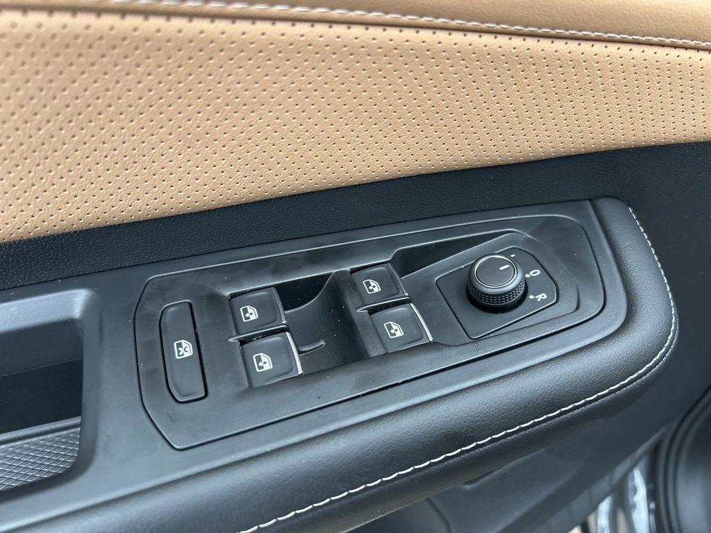 new 2026 Volkswagen Atlas Cross Sport car, priced at $46,311