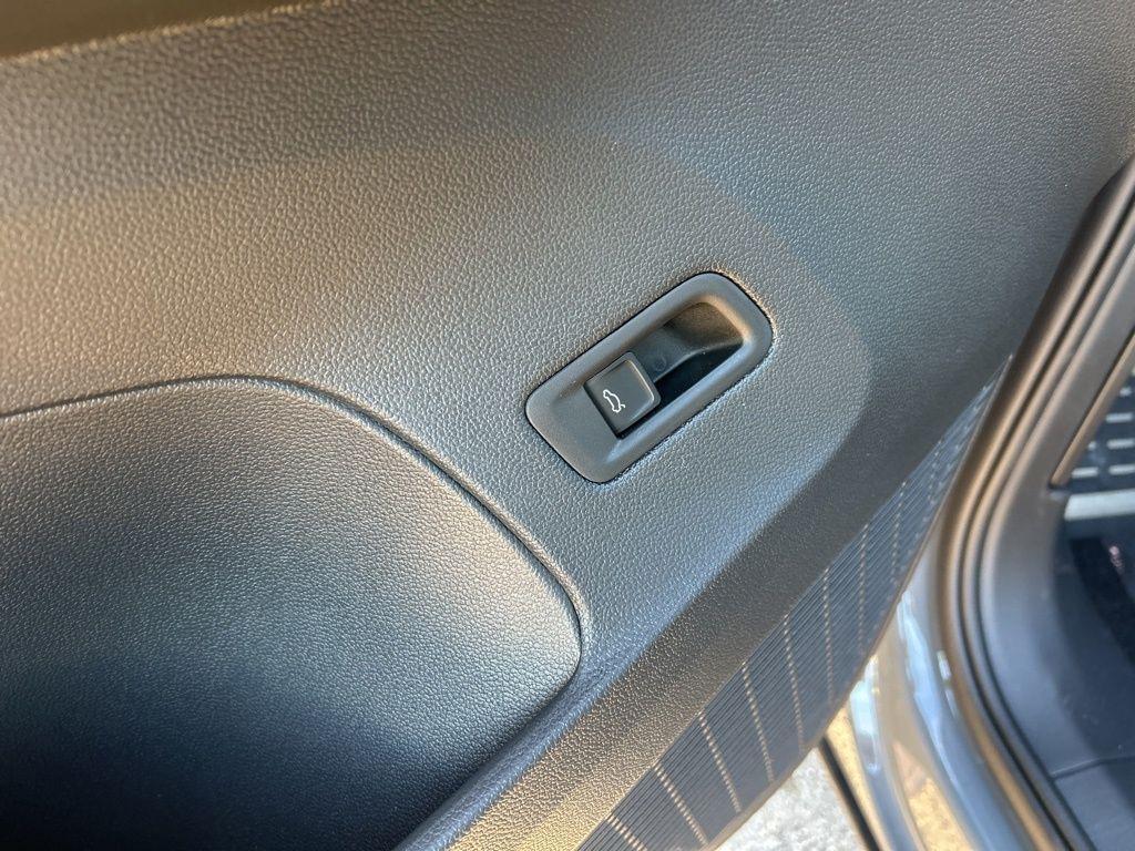 new 2026 Volkswagen Atlas Cross Sport car, priced at $51,748