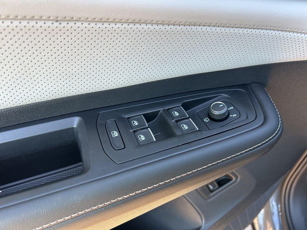 new 2026 Volkswagen Atlas Cross Sport car, priced at $51,748