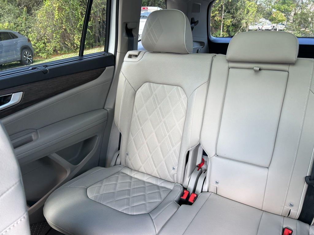 new 2026 Volkswagen Atlas car, priced at $52,371