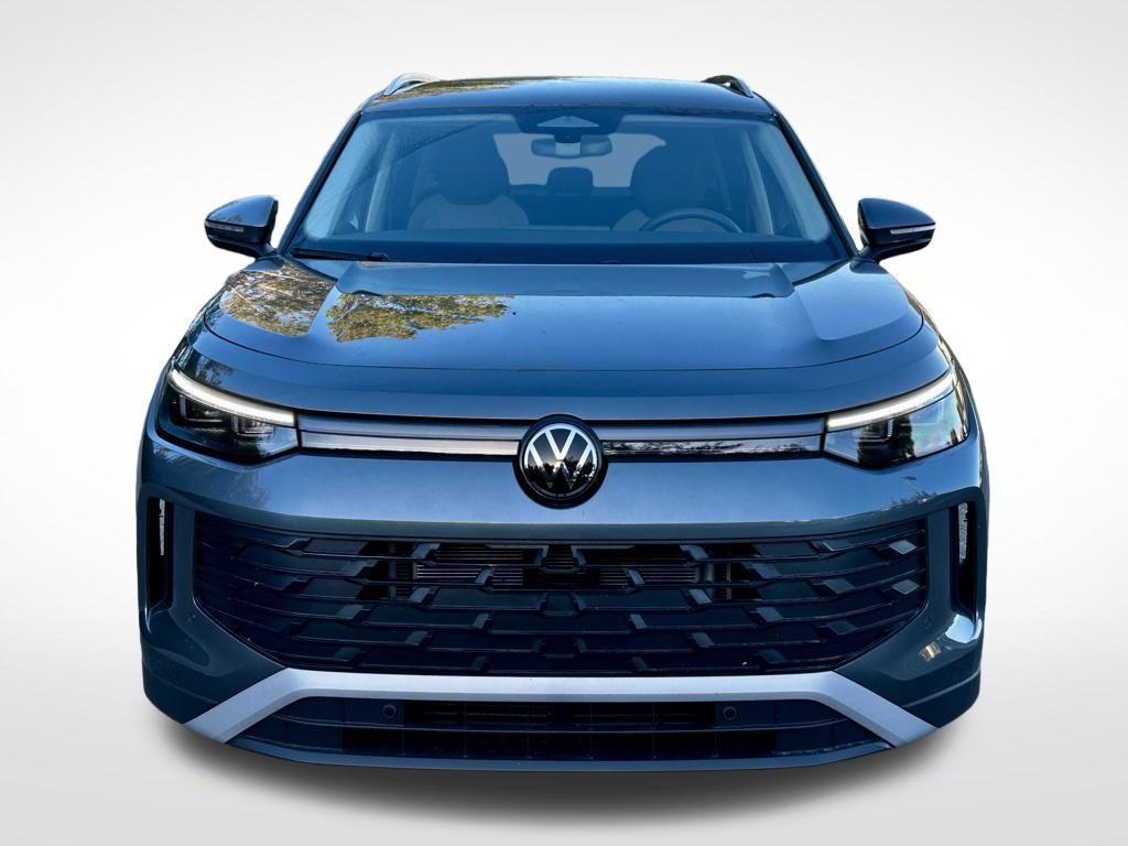 used 2025 Volkswagen Tiguan car, priced at $23,795