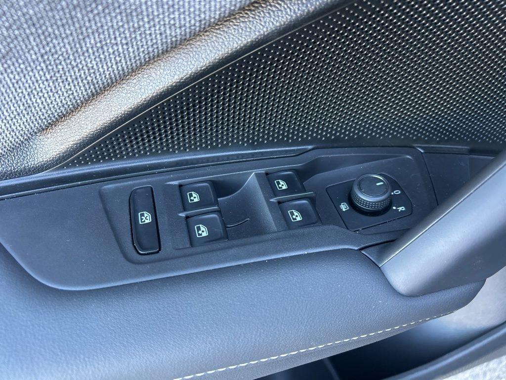 used 2025 Volkswagen Tiguan car, priced at $23,795