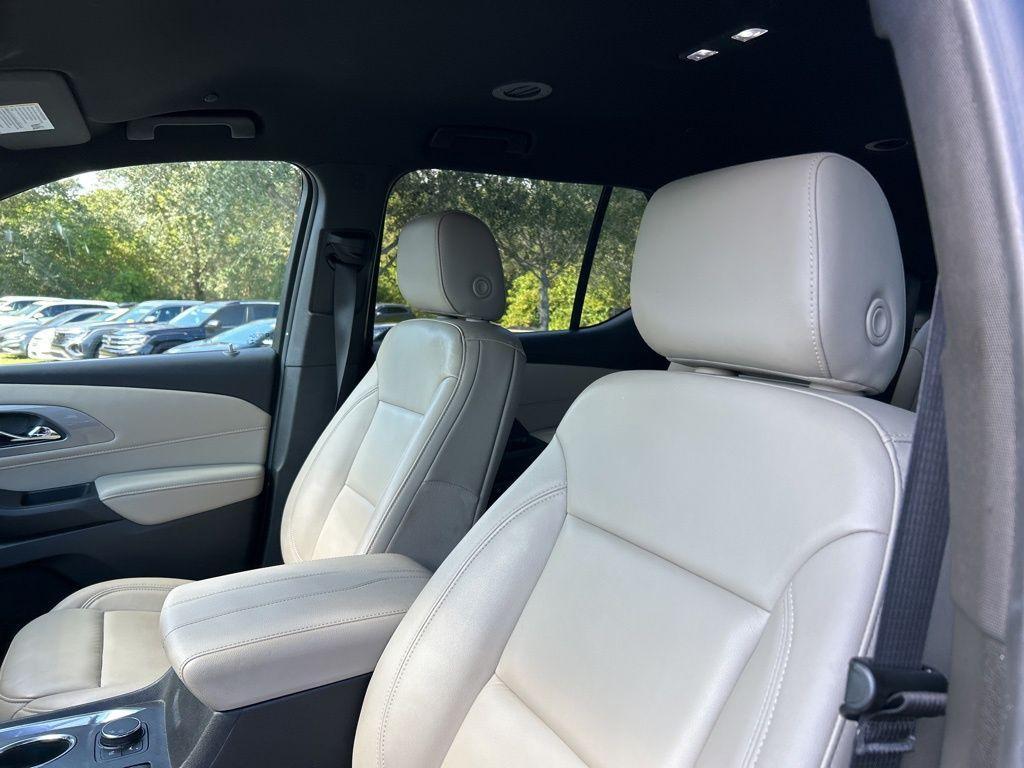 used 2022 Chevrolet Traverse car, priced at $22,998