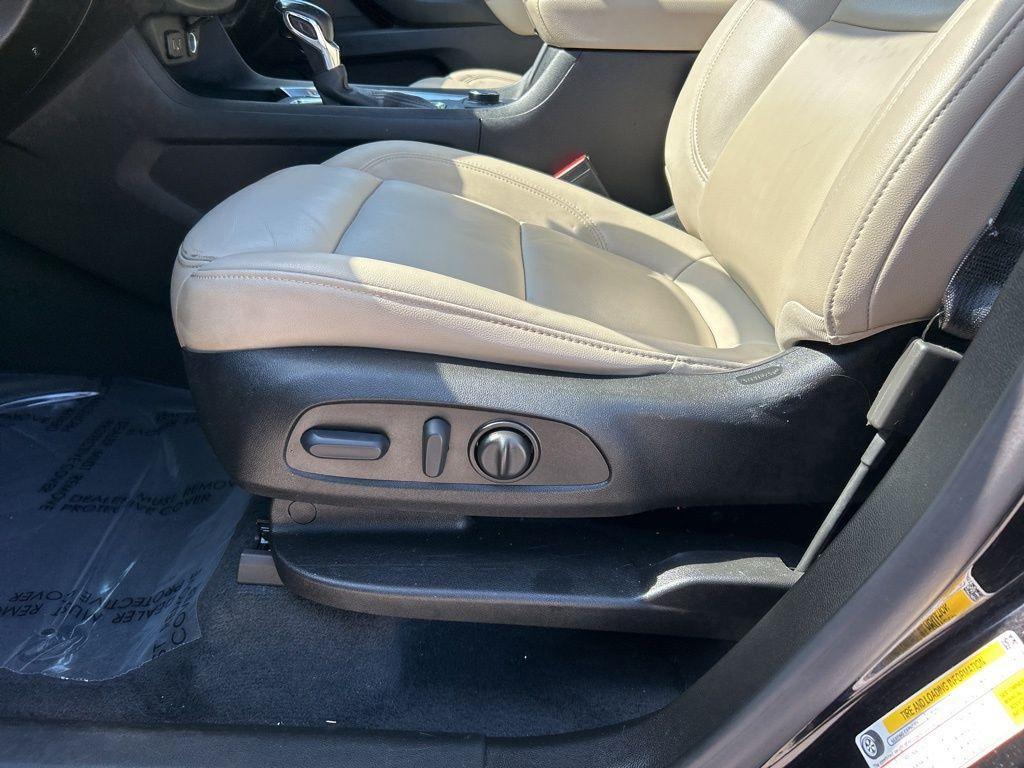 used 2022 Chevrolet Traverse car, priced at $22,998