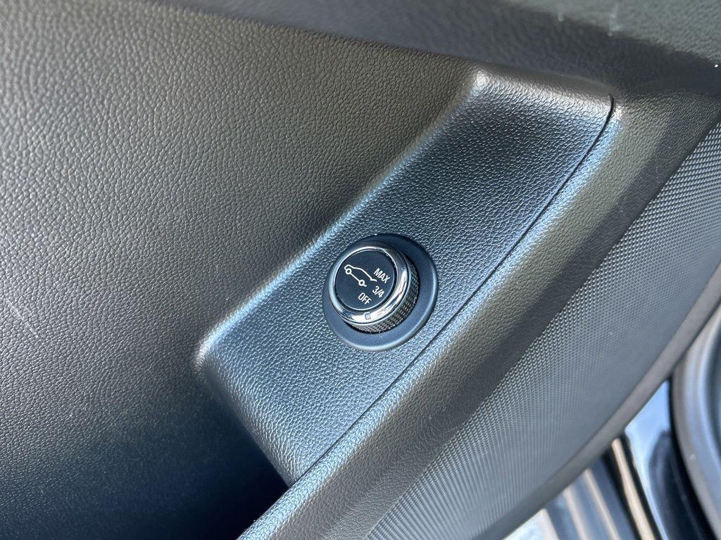 used 2022 Chevrolet Traverse car, priced at $22,998