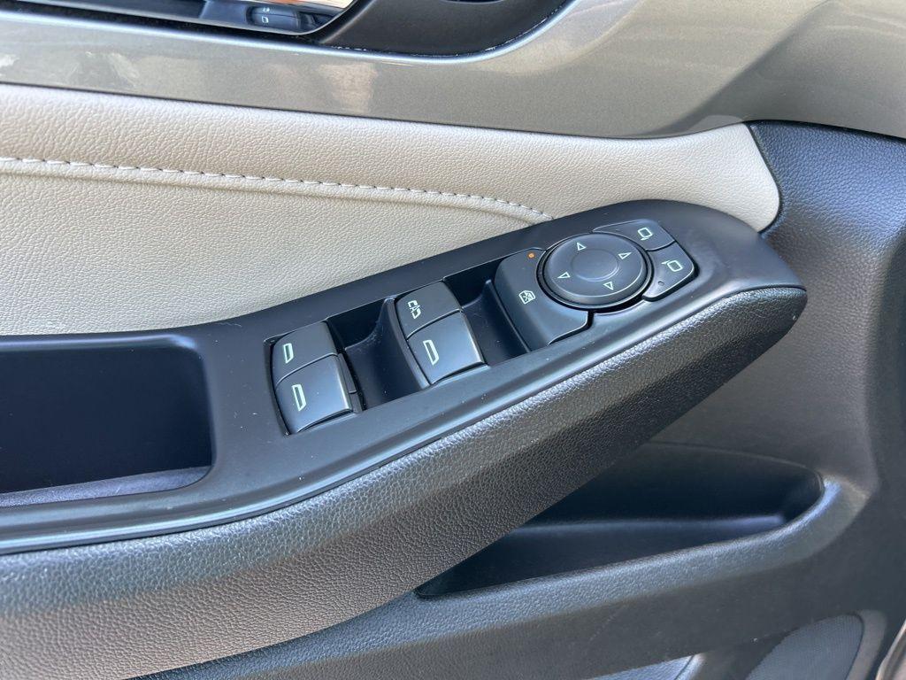 used 2022 Chevrolet Traverse car, priced at $22,998