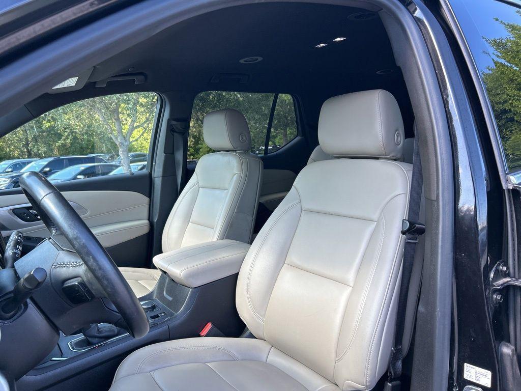 used 2022 Chevrolet Traverse car, priced at $22,998