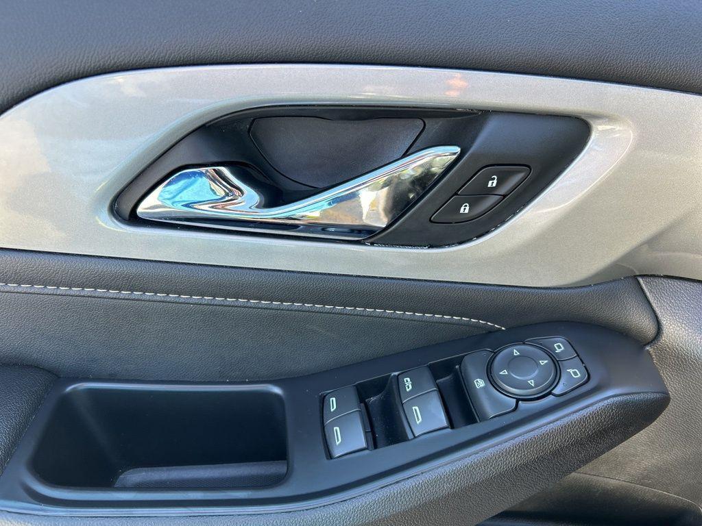 used 2022 Chevrolet Traverse car, priced at $20,998