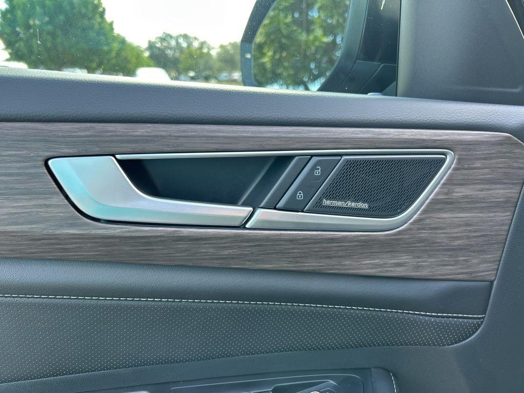 new 2026 Volkswagen Atlas car, priced at $52,611