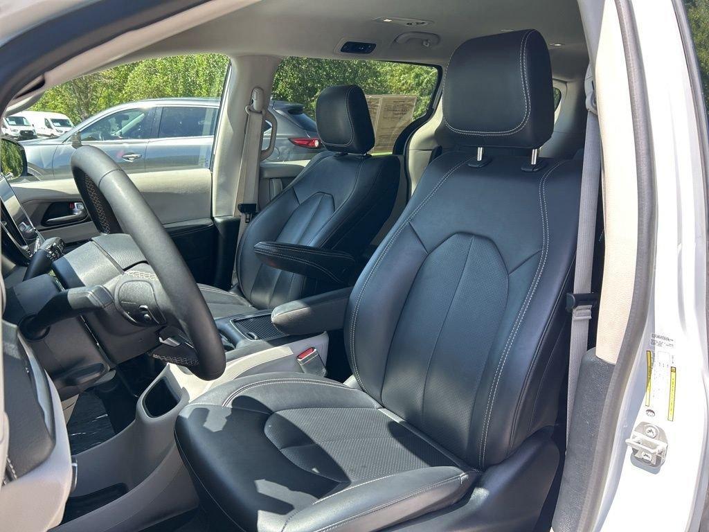 used 2024 Chrysler Pacifica Hybrid car, priced at $23,497