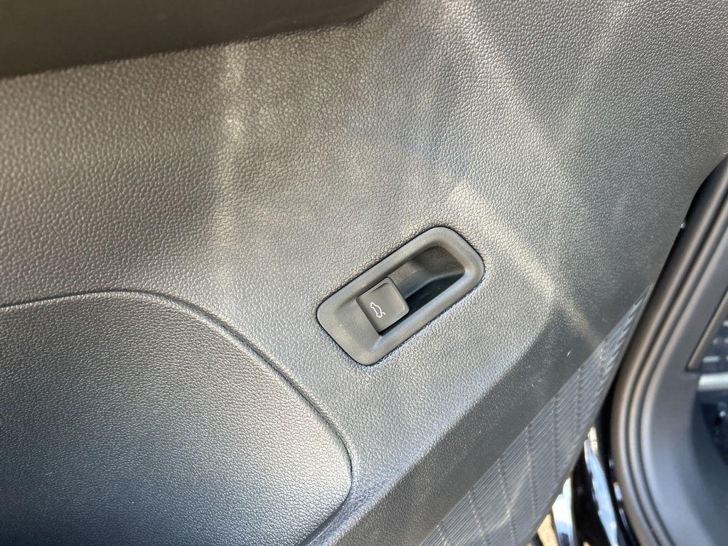 new 2026 Volkswagen Atlas Cross Sport car, priced at $51,293