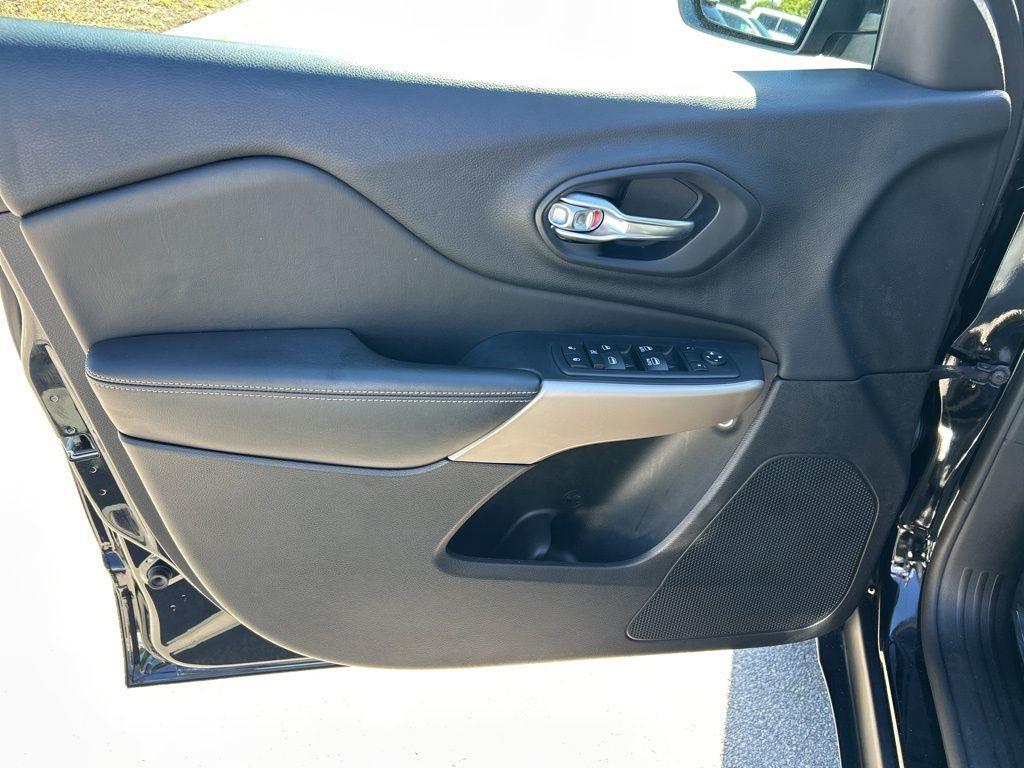 used 2018 Jeep Cherokee car, priced at $12,295