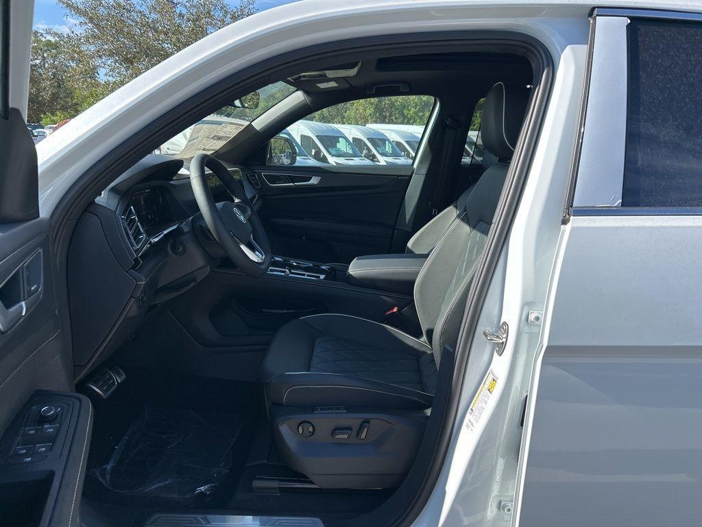 new 2026 Volkswagen Atlas Cross Sport car, priced at $51,748