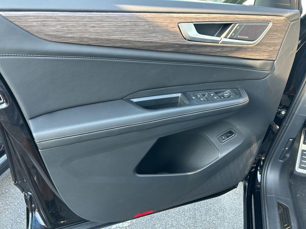 new 2026 Volkswagen Atlas car, priced at $51,023