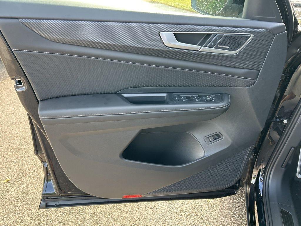 new 2026 Volkswagen Atlas Cross Sport car, priced at $50,293