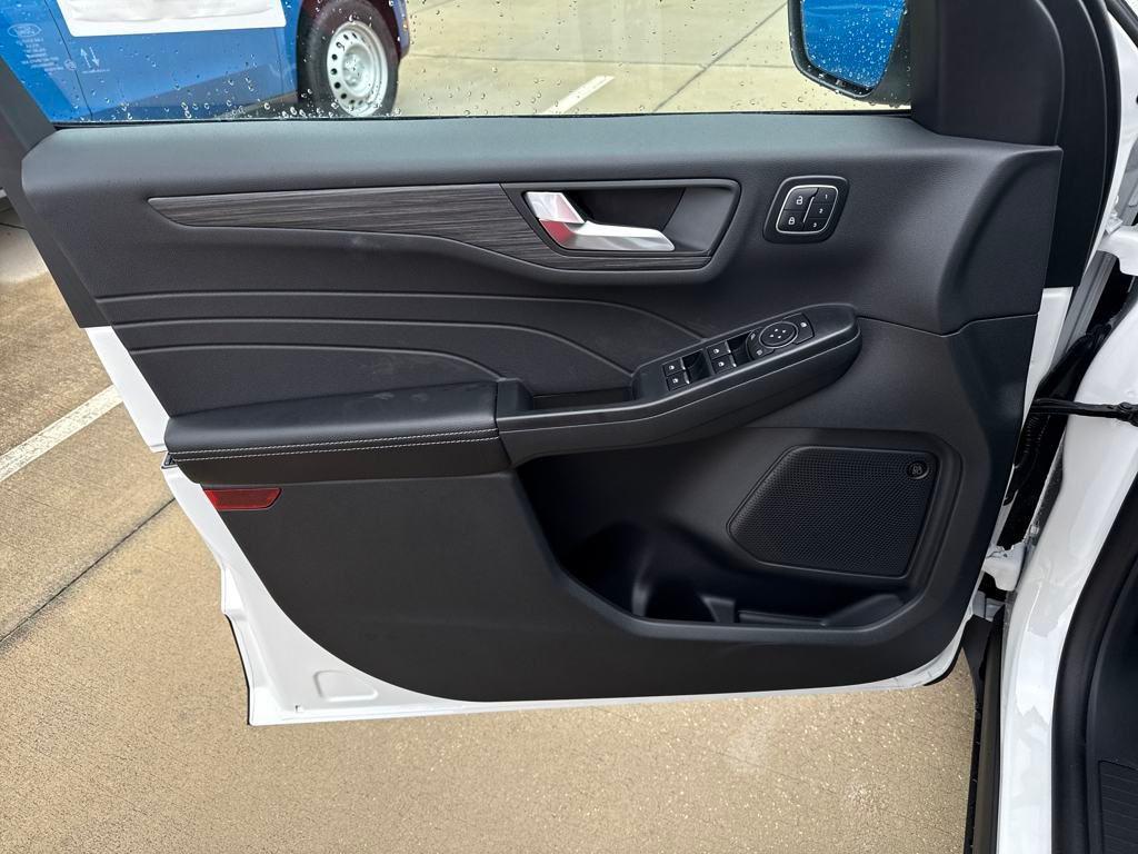 new 2025 Ford Escape PHEV car, priced at $33,999