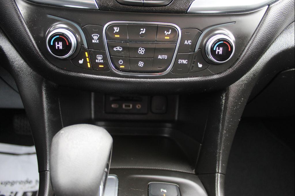 used 2022 Chevrolet Equinox car, priced at $18,999