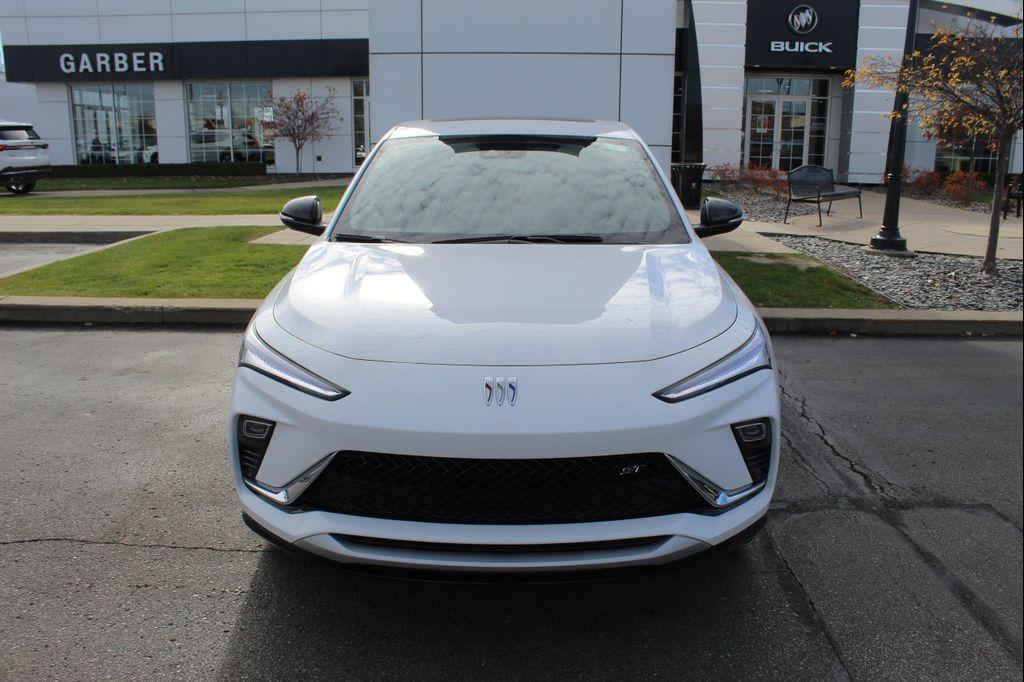 new 2025 Buick Envista car, priced at $26,362