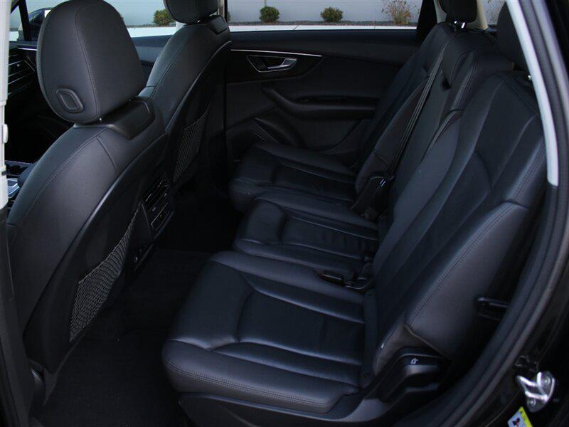 used 2021 Audi Q7 car, priced at $27,700