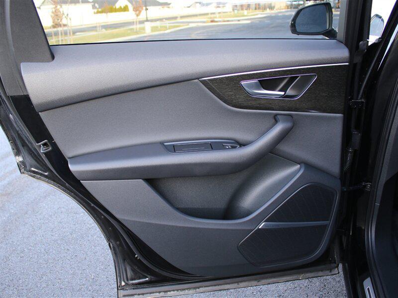 used 2021 Audi Q7 car, priced at $27,700