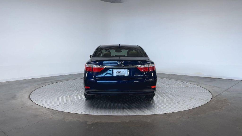 used 2014 Lexus ES 300h car, priced at $15,400