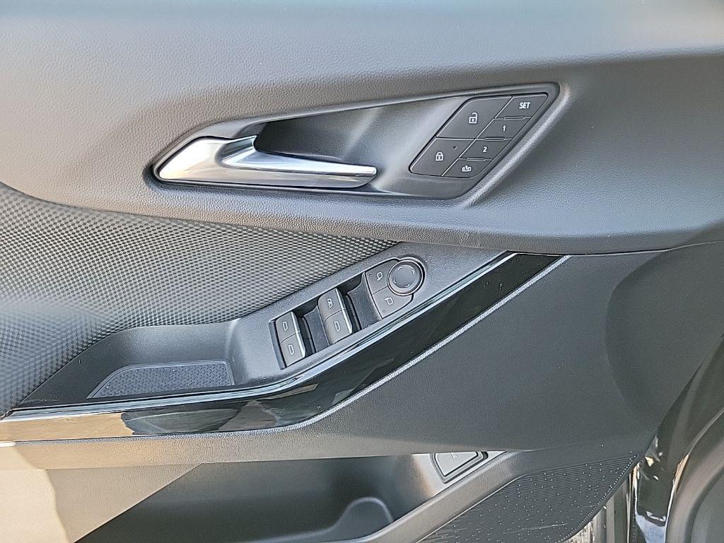 new 2026 Chevrolet Equinox car, priced at $36,428