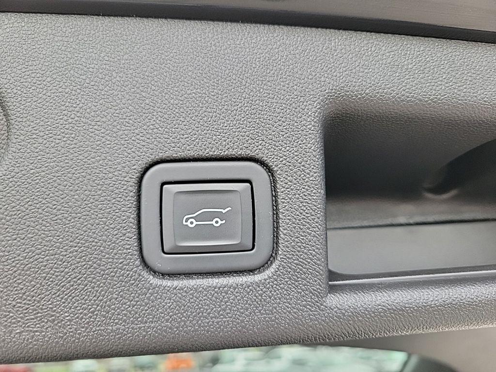 used 2024 Chevrolet Equinox car, priced at $26,594