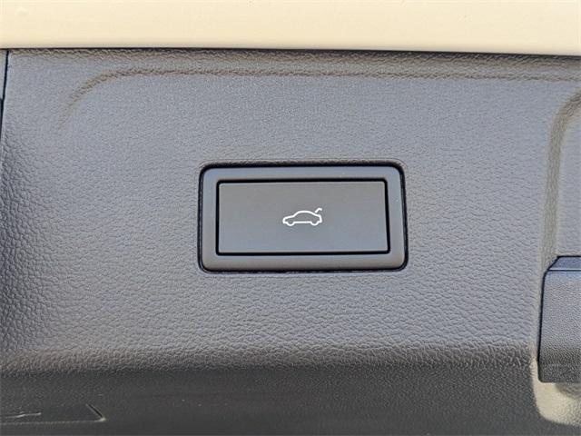 new 2026 Volkswagen Atlas car, priced at $43,462